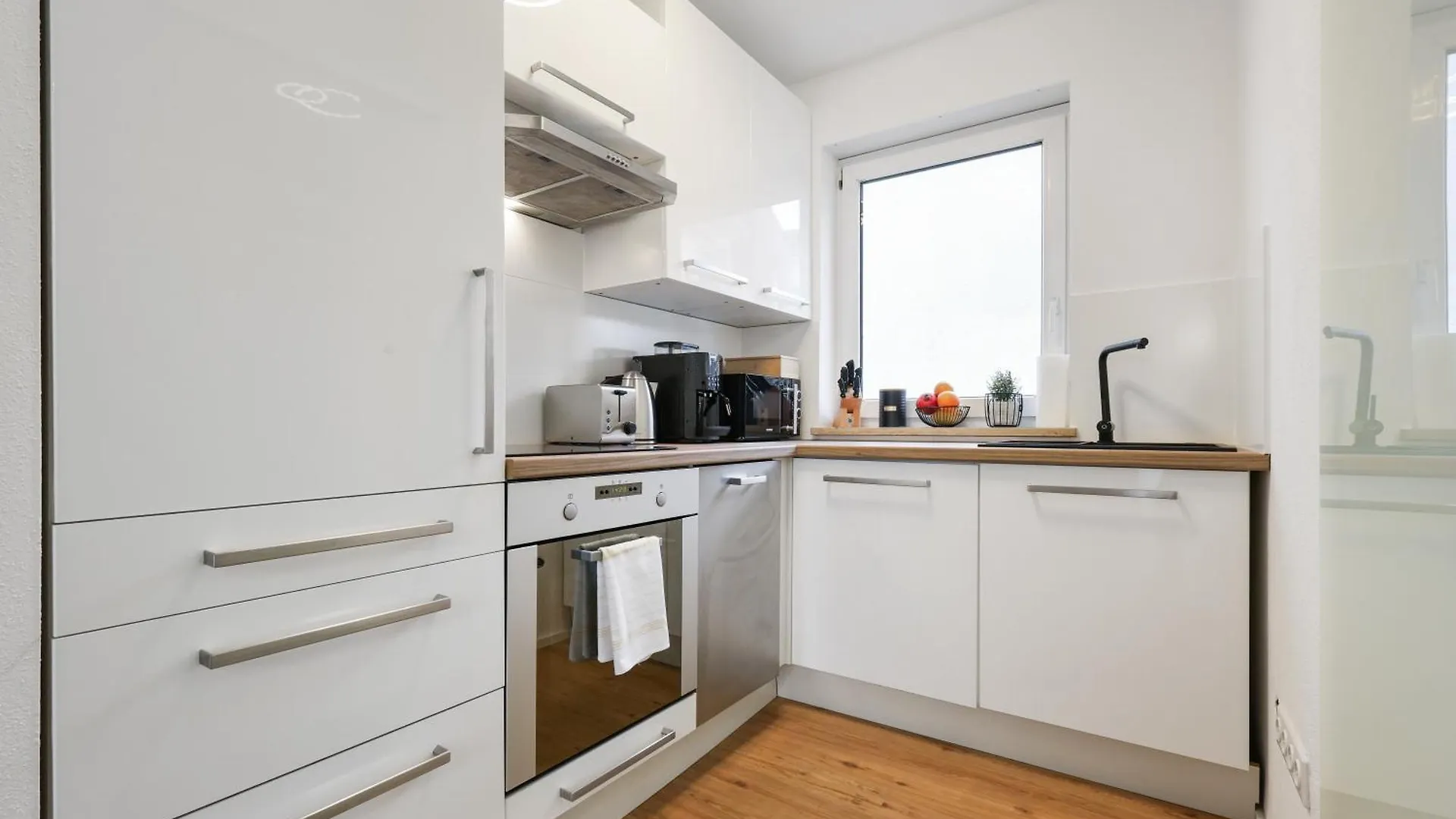 Cruwzo - Modern Centrally Located Apartment With Parking Ingolstadt 0*,  Germania