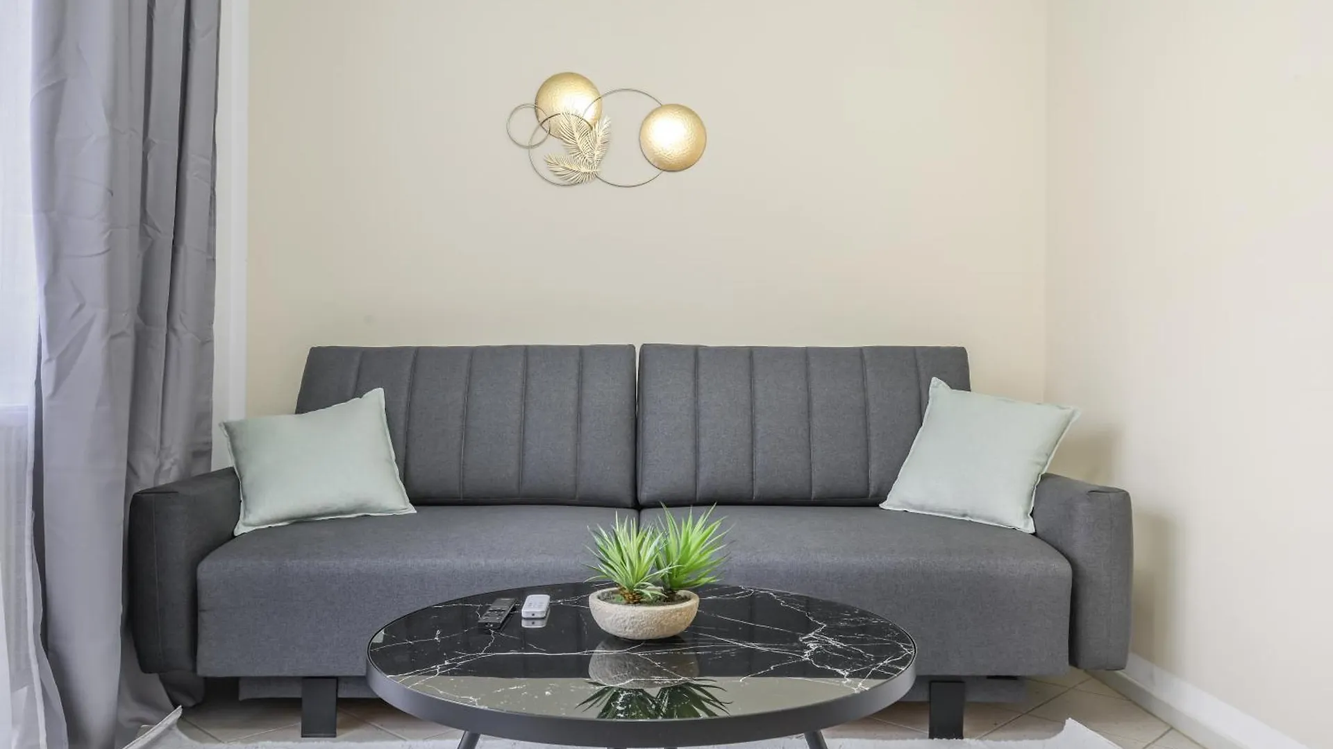 Cruwzo - Modern Centrally Located Apartment With Parking Ingolstadt