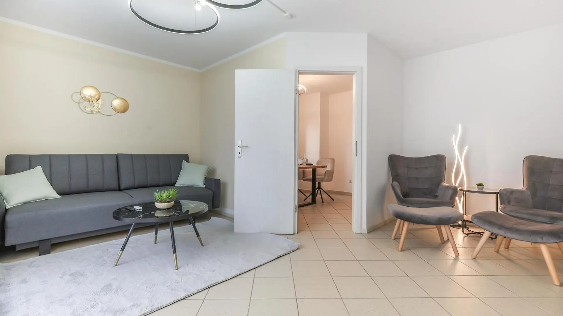 Cruwzo - Modern Centrally Located Apartment With Parking Ingolstadt