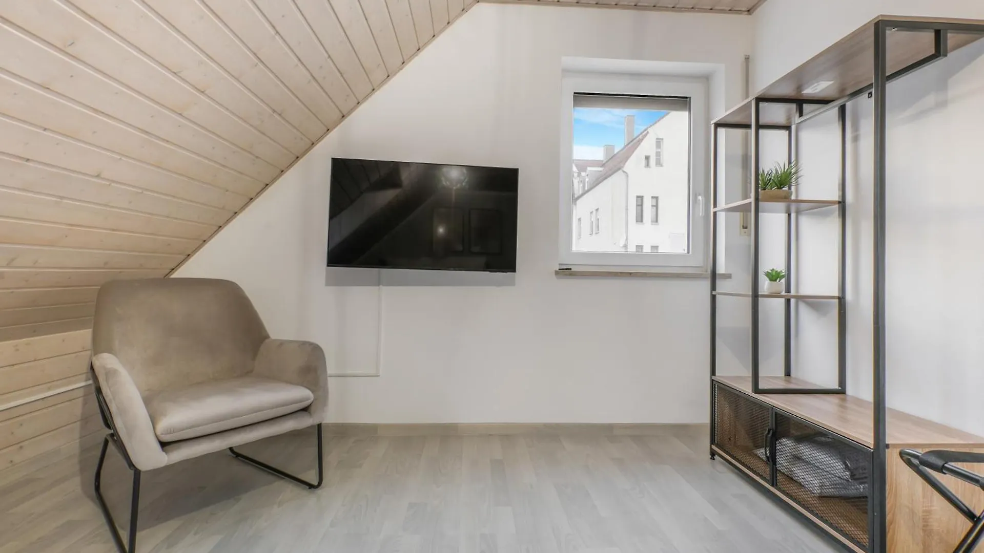 Cruwzo - Modern Centrally Located Apartment With Parking Ingolstadt