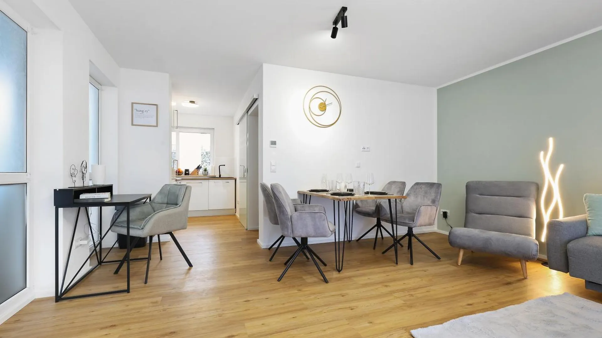 Cruwzo - Modern Centrally Located Apartment With Parking Ingolstadt 0*,  Germany