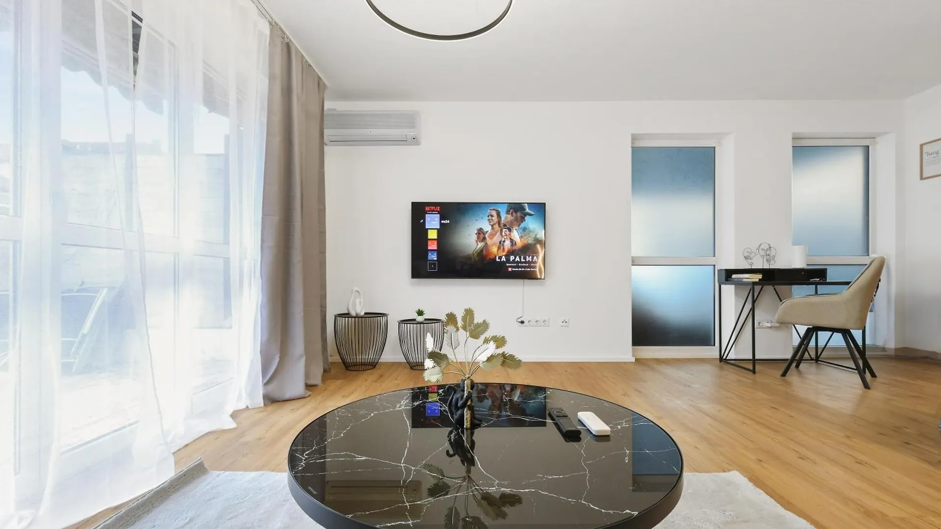 Cruwzo - Modern Centrally Located Apartment With Parking Ingolstadt 0*,  Germany