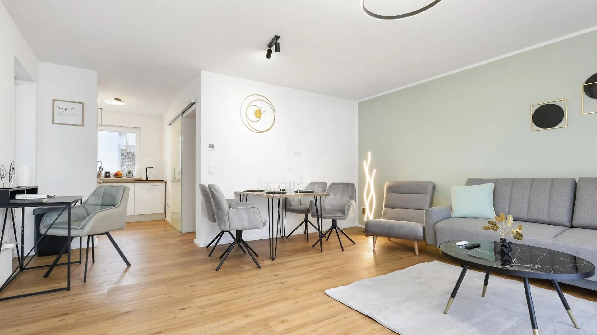 Cruwzo - Modern Centrally Located Apartment With Parking Ingolstadt