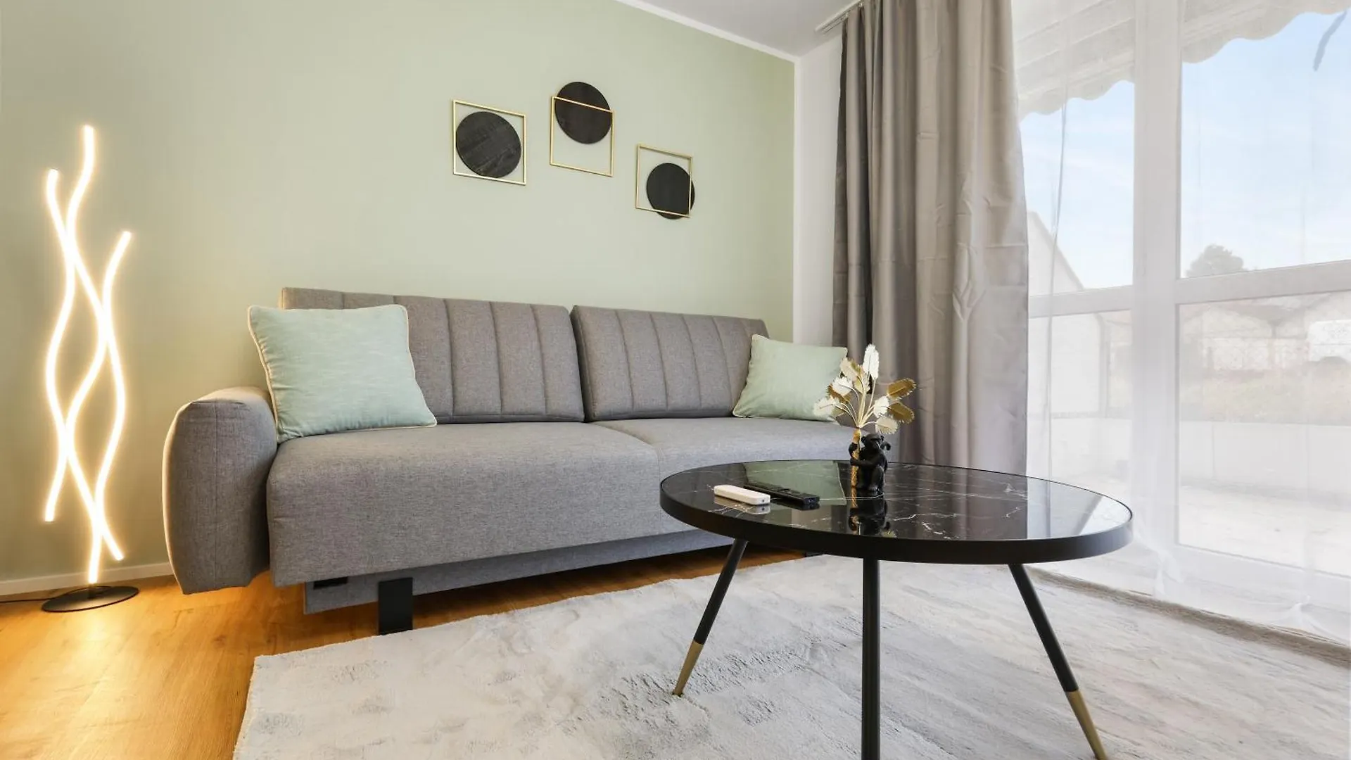 Cruwzo - Modern Centrally Located Apartment With Parking Ingolstadt