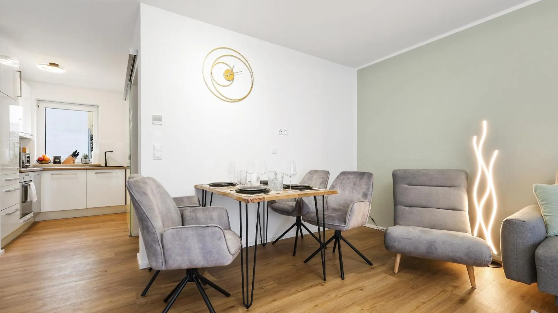 Cruwzo - Modern Centrally Located Apartment With Parking Ingolstadt