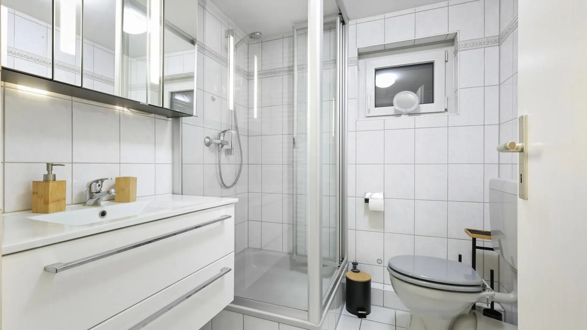 Cruwzo - Modern Centrally Located Apartment With Parking Ingolstadt