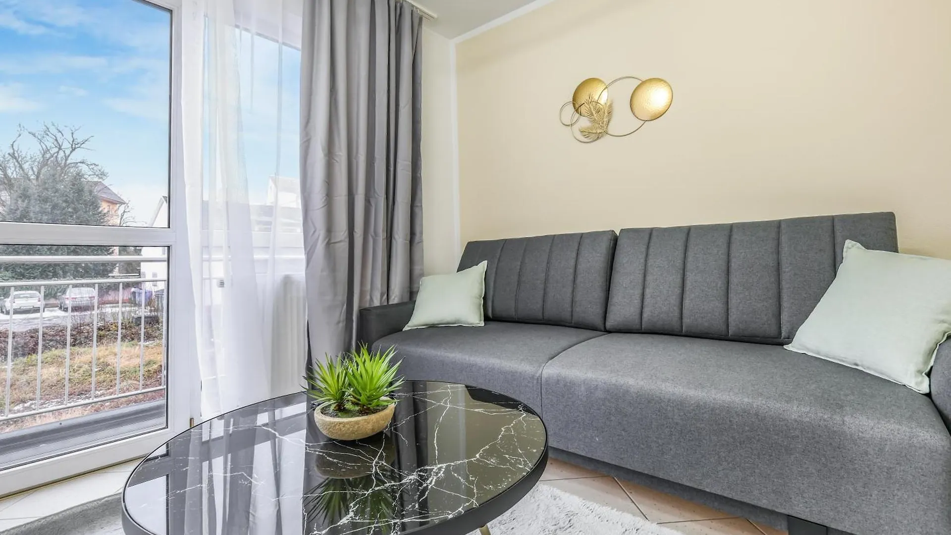 Cruwzo - Modern Centrally Located Apartment With Parking Ingolstadt
