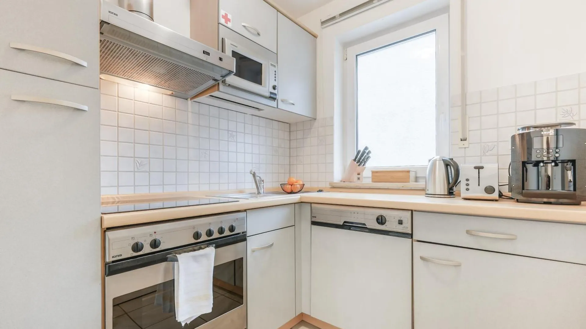 Cruwzo - Modern Centrally Located Apartment With Parking Ingolstadt 0*,