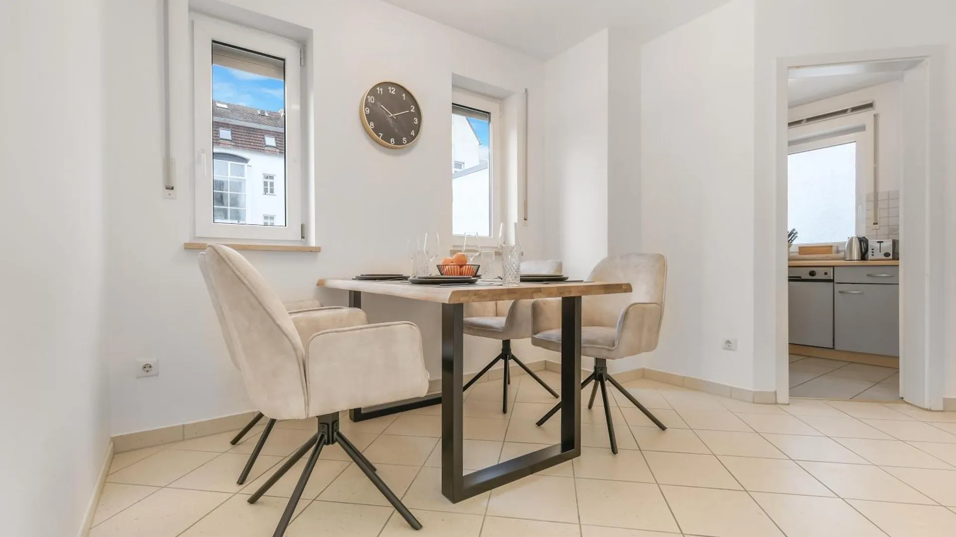 Cruwzo - Modern Centrally Located Apartment With Parking Ingolstadt